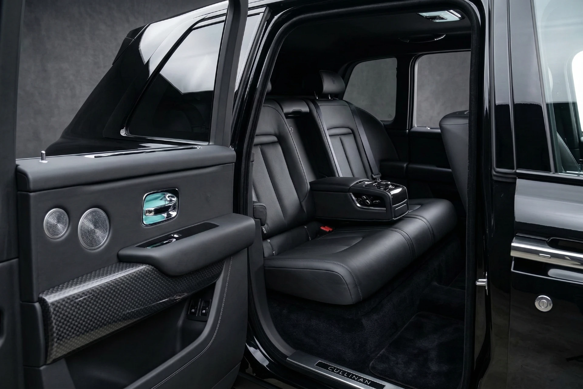 Rolls-Royce Cullinan Cabin Wide View
